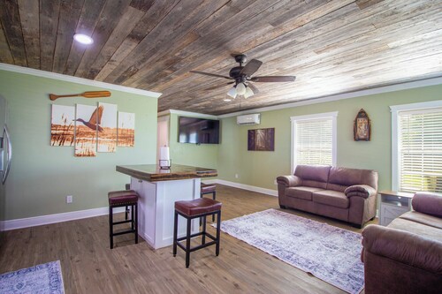 Private Dock: Des Allemands Cabin on the Bayou!