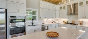 Mtn-view Decks & Fire Pit: Quiet Brasstown Escape