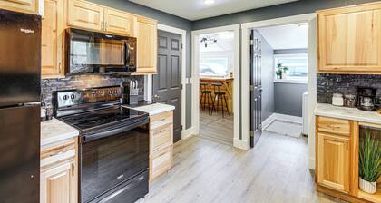 Walk to Campus & Riverfront Park: Missoula Gem!