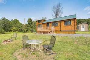 House (2 Bedrooms) | Interior - 5 Mi to Susquehanna Boating! Secluded Log Cabin (Selinsgrove)