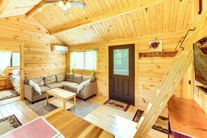 House (2 Bedrooms) | Interior - 5 Mi to Susquehanna Boating! Secluded Log Cabin (Selinsgrove)
