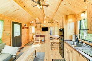 House (2 Bedrooms) | Interior