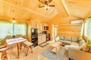 House (2 Bedrooms) | Interior