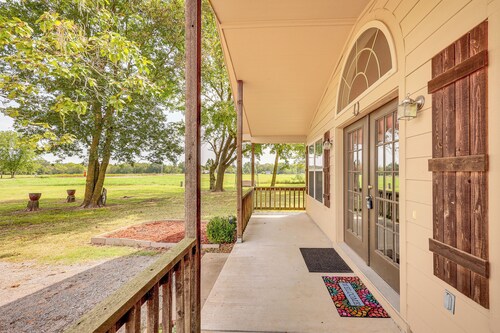 3 Mi to Arkansas River: Rural Family Home w/ Yard