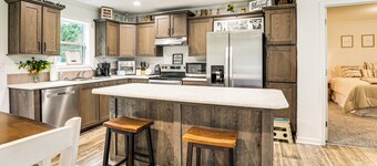 Dog Friendly, Screened Porch: St Stephen Retreat!