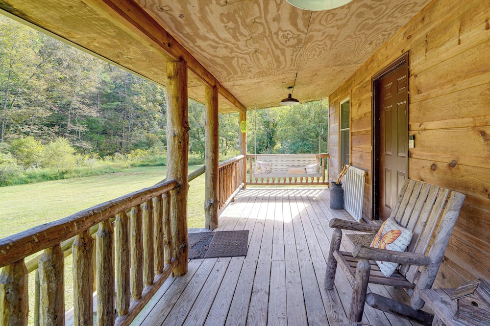 Rustic, Woodsy Cabin in Palestine w/ Pool Table! - Lubeck, WV