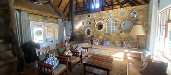 Cozy 4Bedroom Cottage with Rustic-Modern Twist, Fireplace, 2.5km nr Bridal falls