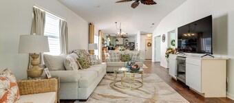 Private Pool & Golf Cart! Villa By Spanish Springs