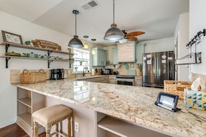 Villa (2 Bedrooms) | Interior - Private Pool & Golf Cart! Villa By Spanish Springs (Lady Lake)