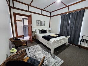 3 عدّة غرف نوم ومكواة/لوح كي وواي فاي وملاءات أسرّة