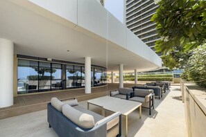 Terrace/patio - Relaxing Beach Access 1 Bedroom in Grand Bleu (Dubai)