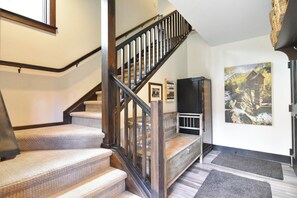 المنشأة من الداخل