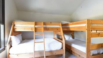 4 bedrooms, free WiFi, bed sheets