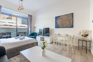 1 habitación, tabla de planchar con plancha, cuna de viaje y wifi 