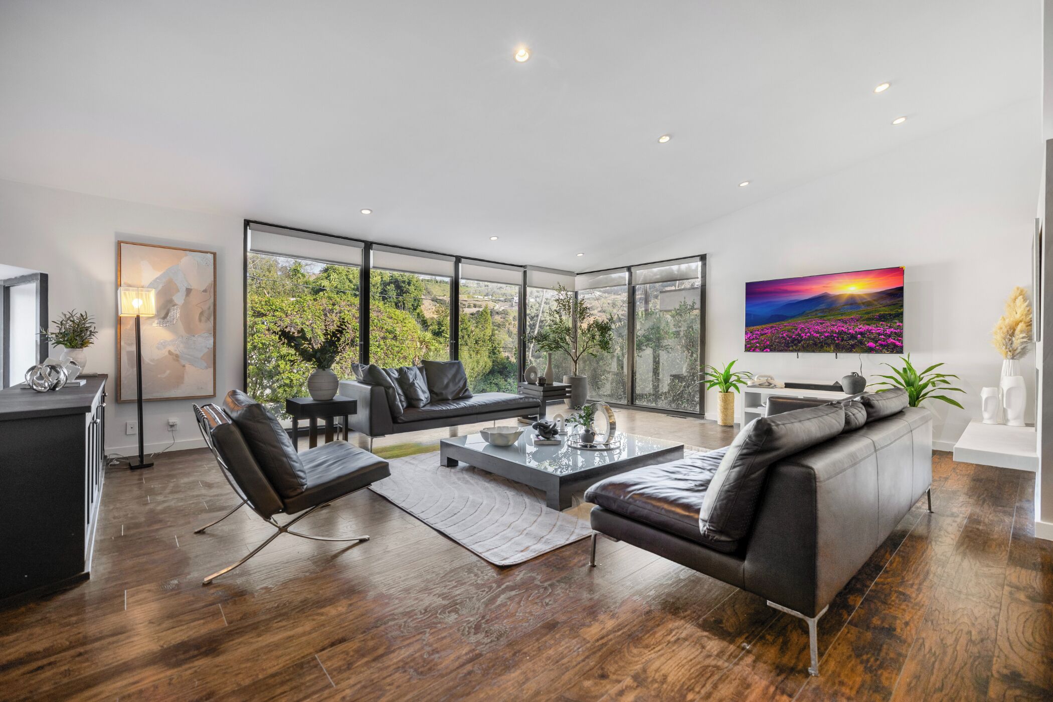 บ้านพักลักซ์ชัวรี่, หลายเตียง, ใช้สระว่ายน้ำได้, วิวภูเขา (Shirley Lane) | บริเวณนั่งเล่น | ทีวีจอแบน 65 นิ้ว พร้อมช่องดิจิตอล, เตาผิง