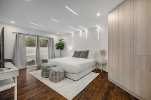 Luxury House, Multiple Beds, Pool Access, Mountain View (Shirley Lane) | 3 bedrooms, individually decorated, individually furnished, desk