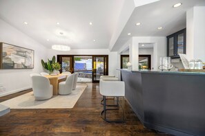 Luxury House, Multiple Beds, Pool Access, Mountain View (Shirley Lane) | Dining