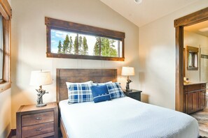 4 bedrooms, desk, iron/ironing board, free WiFi