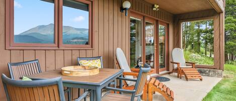 تناول الطعام بالخارج