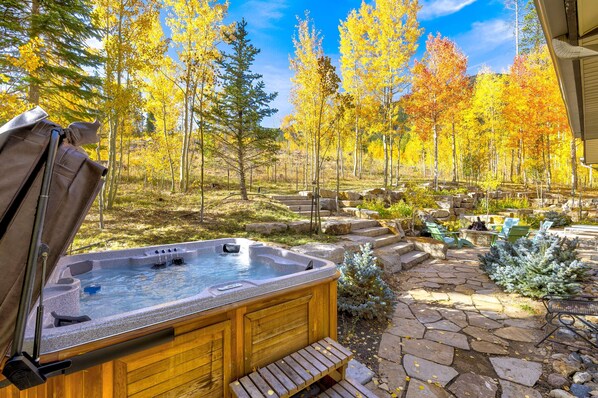 Outdoor spa tub