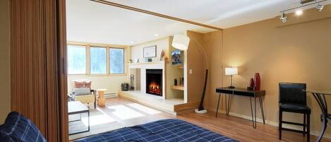 مكتب وواي فاي مجانًا وملاءات أسرّة