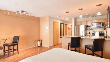 Desk, free WiFi, bed sheets