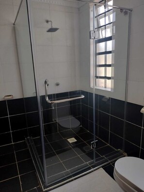 Bruser, håndklæder, Sæbe, Toiletpapir