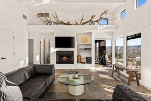 Televisión y oficina 