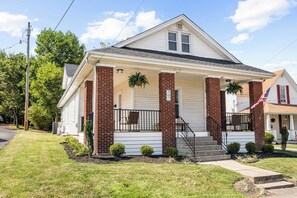 Exterior - Double Game Rooms! - 4BR Only 7 Min to Ark (Williamstown)