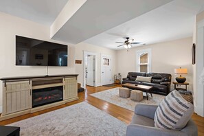 TV, fireplace, offices