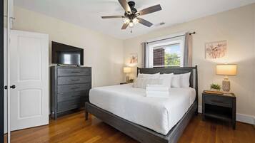 4 bedrooms, desk, iron/ironing board, travel crib