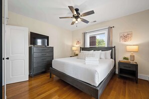 4 bedrooms, desk, iron/ironing board, travel crib