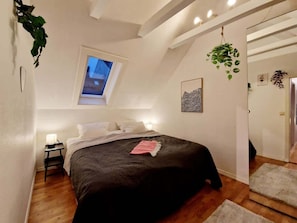 2 quartos, ferros/tábuas de passar roupa, Wi-Fi, roupa de cama