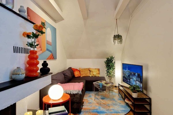 Dimmable lamps with adjustable color.