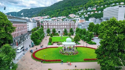 King bed! Great location! Top floor!