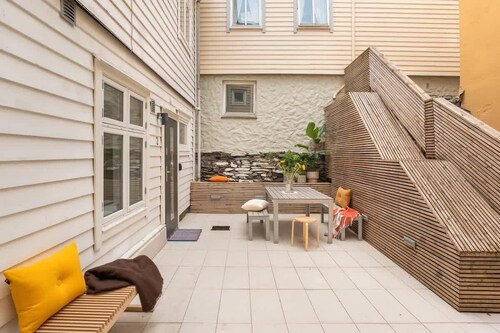 Cozy loft with king bed in the middle of town