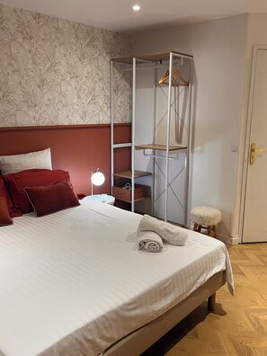 Iron/ironing board, WiFi, bed sheets