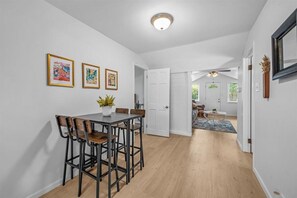 Dining - Charming 2-bedroom cottage, pet friendly, fenced yard, near Fox River! (McHenry)