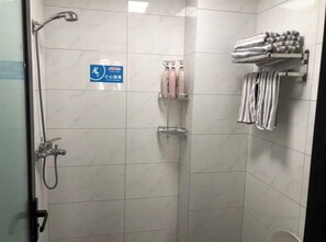 Apartment, Non Smoking | Bathroom | Shower, hair dryer, towels, shampoo