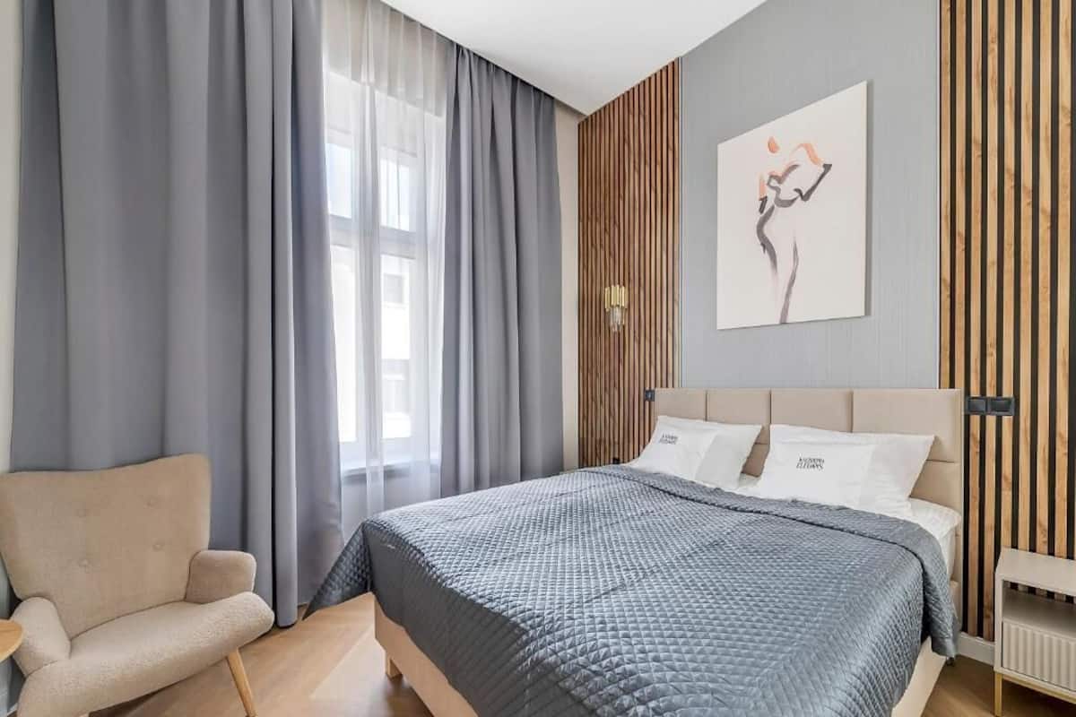 In-room safe, blackout curtains, free WiFi