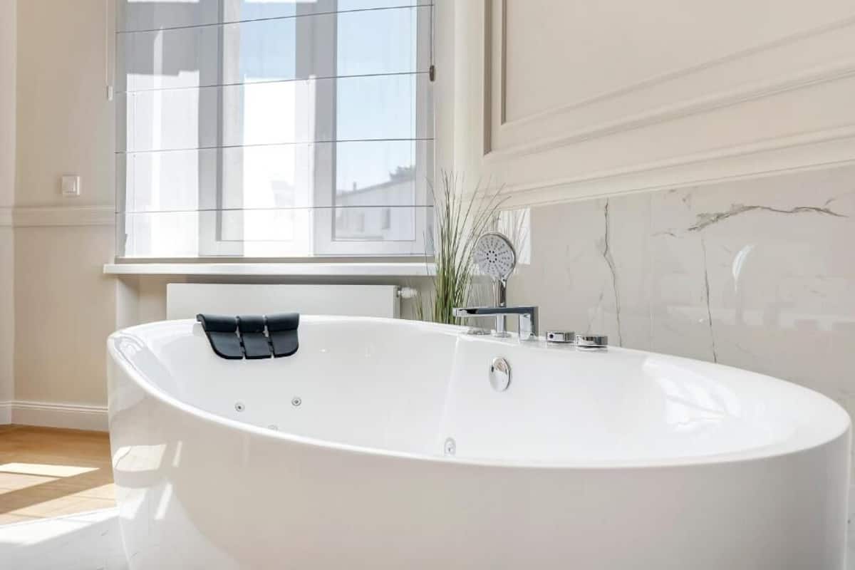 Studio Suite, Courtyard View | In-room safe, blackout curtains, free WiFi