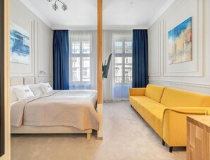 Estudi Deluxe, balcó, vistes a la ciutat | Caixa forta a l'habitació, cortines opaques i wifi gratuïta