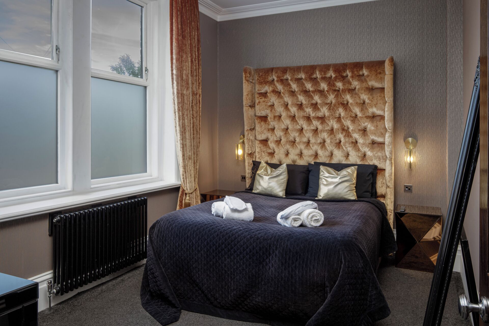 Luxury Apartment | Iron/ironing board, free WiFi