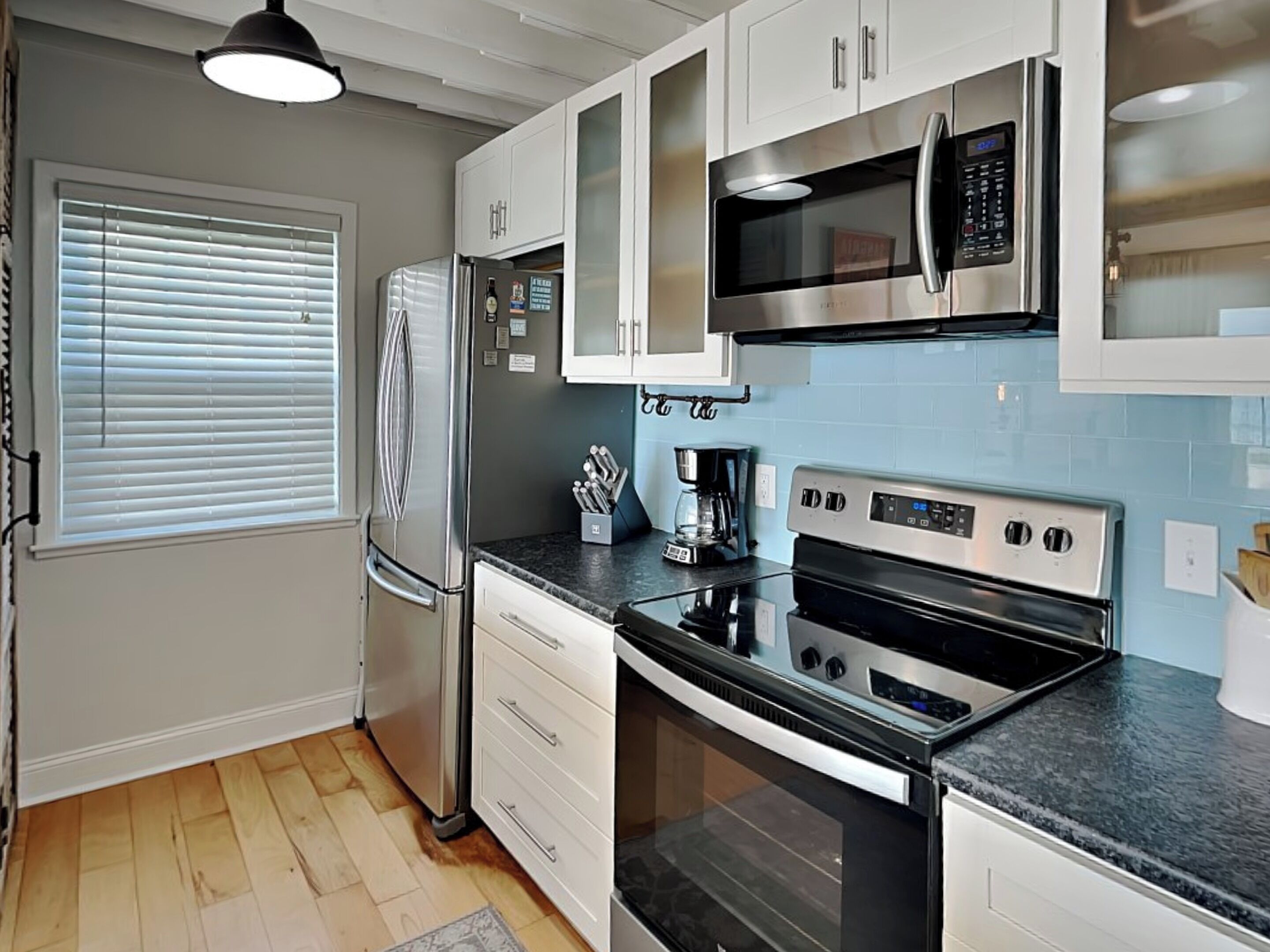 冰箱、微波炉、烤箱、炉灶