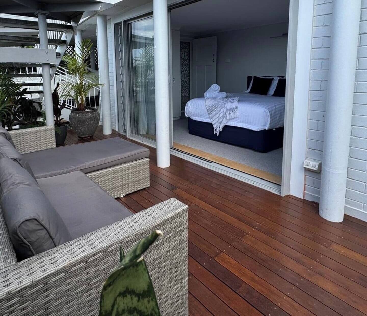 4 habitaciones, tabla de planchar con plancha, wifi y ropa de cama 