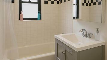 Chuveiro, secador de cabelo