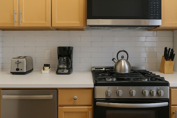 Refrigerador, microondas, horno, placa de cocina