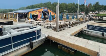 Welcome to Blue Pearl! Lakeview Retreat Steps from Sugar Hollow Marina.