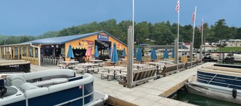 Welcome to Blue Pearl! Lakeview Retreat Steps from Sugar Hollow Marina.