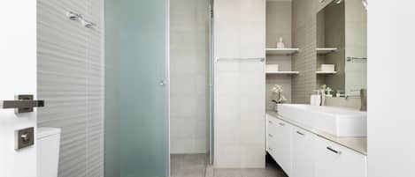 Apartment, 2 Schlafzimmer, Balkon | Badezimmer